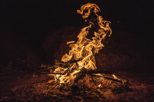 woman,girl,female,fire-flame,flame,fire,fire,flame,burning,fire,flame,campfire,sticks,burn,heat,texture,orange,yellow,night,camp,campside,creative commons images