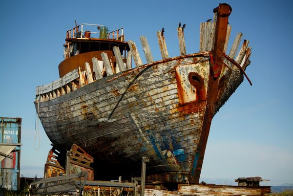 vintage,old,rust,building,lighthouse,old,boat,lake,sea,ship,boat,shipwreck,boat dock,boatyard,rusted,ship yard,dock,wreck,metal,wood,shipyard
