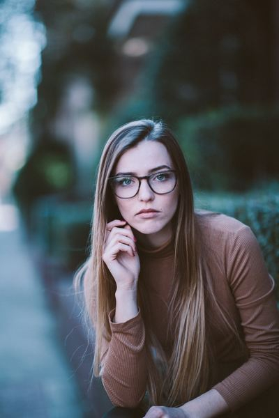 pessoa,woman,female,person,woman,man,glass,portrait,woman,woman,portrait,face,glasses,bokeh,looking,stare,emotion,straight face,headshot,lady,female,creative commons images