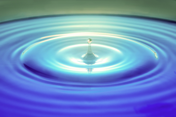 water,ripple,reflection,purity,motion,macro,liquid,h2o,focus,droplet,drop of water,drop,close-up,clean,blur