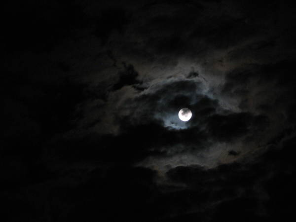 cloud,clouds,moon,full moon,night,moonshine,aura,bright,dark,lunar,moon light,moonlight,light