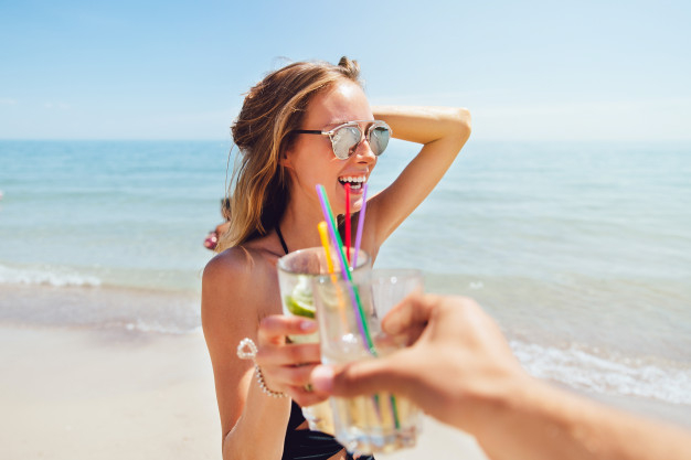 hand,summer,fashion,beach,sea,holiday,glass,cocktail,sunglasses,vacation,fashion girl,relax,female,young,fresh,summer beach,beautiful,lifestyle,beverage,drinking