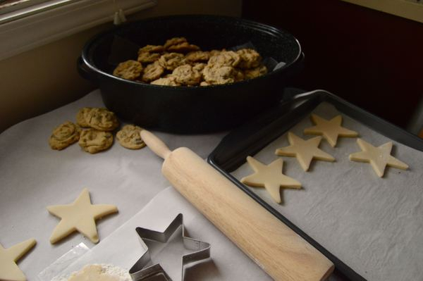 cooky,cookie,food,food,fruit,table,holiday,christmas,food,food,cookies,biscuits,rolling pin,star,cutter,baking,cooky,sugar cooky,chocolate chip,flour,rollingpin,creative commons images
