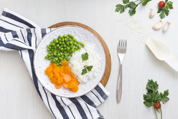 food,light,green,table,vegetables,white,board,flat,rice,organic,round,natural,healthy,plate,vegetable,dinner,fork,healthy food,wooden,diet