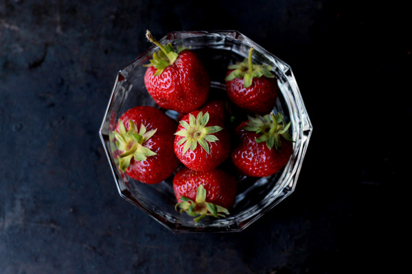 food,eat,fruits,strawberries,bowl,pile,stack,top,view,red