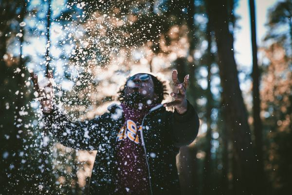 girl,woman,lady,person,lady,woman,oca,sunset,sun,man,snow,cold,tree,forest,throw,throwing,male,jacket,hands,bokeh,blur