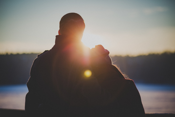 couple,date,lens flare,love,outside,romance,romantic,sunrise,sunset,together,Free Stock Photo