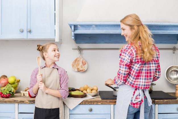 Mother and daughter cooking - Stock Image - F003/7504 - Science Photo  Library