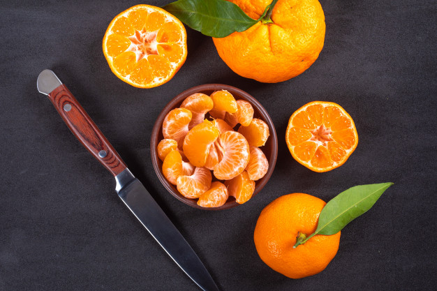 mandarin orange plant,satsuma mandarin,satsuma,healthful,ripe,mandarin,fresh,knife,diet,plate,natural,plant,fruits,orange,leaves,food