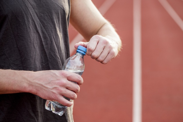 Premium PSD  Man opening water bottle