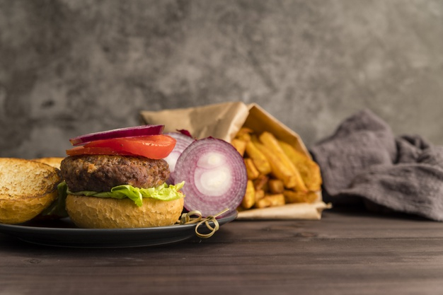 snak,cheeseburger,tasty,culinary,yummy,horizontal,cuisine,blurred,delicious,ingredients,fries,french,french fries,meal,fast,hamburger,dinner,meat,fast food,burger,restaurant,food