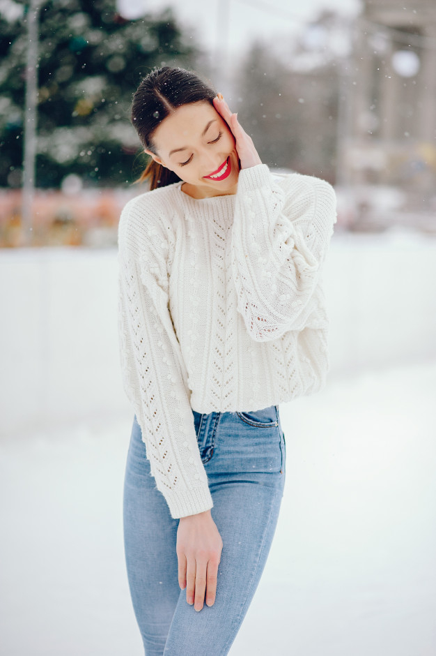 Free: Young girl in a white sweater standing in a winter park Free Photo 