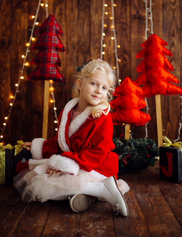 Free: Two sister posing for picture during family photo shooting Free ...