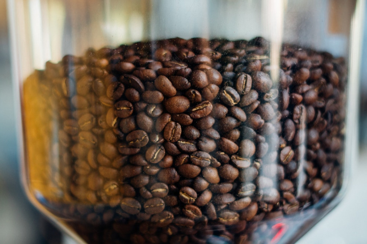 aroma,caffeine,close-up,coffee,coffee beans,coffee grinder,dark,delicious,fresh,glass,ingredients,roasted coffee beans