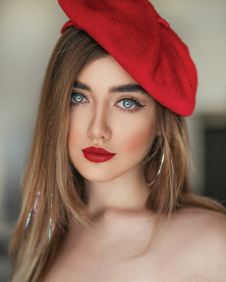 beautiful eyes,beautiful woman,beret,brunette,close-up,face,gaze,photoshoot,portrait,posing,pretty,red,red lips,red lipstick,selective focus,woman
