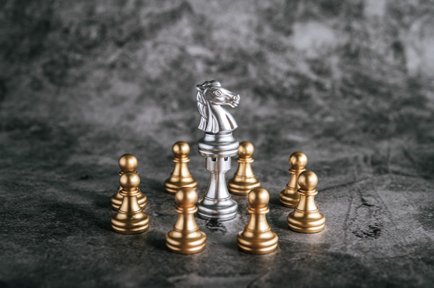 Free Photo  Gold and silver chess on chess board game for business  metaphor leadership concept