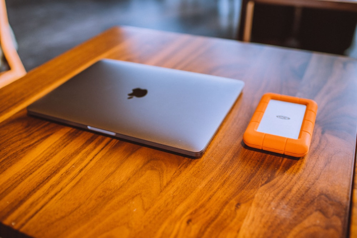 apple,close-up,contemporary,desk,device,display,electronic,equipment,furniture,home,indoors,laptop,macbook,modern,portable,room,table,technology,web,wireless,wood,wooden table