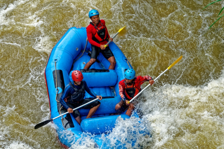 action,adventure,boat,fun,inflatable boat,landscape,leisure,motion,nature,paddling,people,raft,rafting,rapids,recreation,team,water,watersport