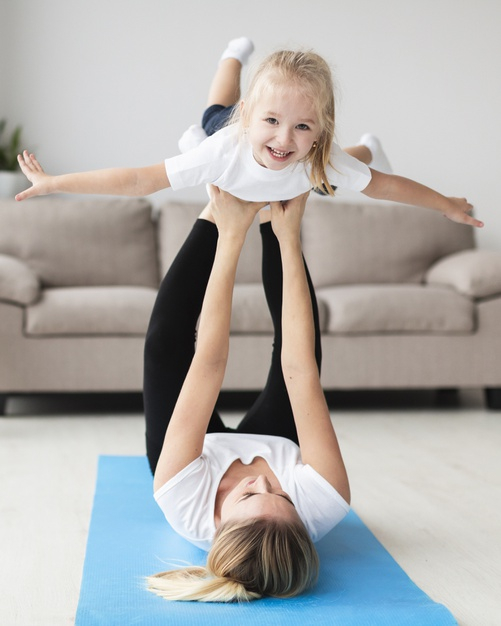 Free Photo  Woman and kid with yoga mat full shot