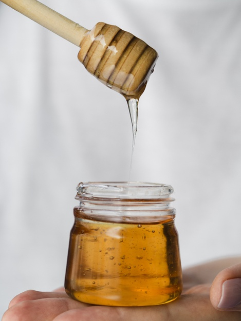 dipper,nectar,aromatic,pollen,syrup,dripping,homemade,tasty,sticky,delicious,healthy,sweet,natural,organic,honey