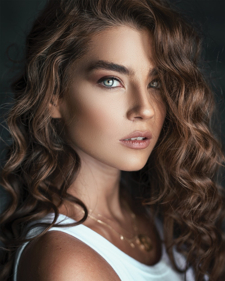 adult,alluring,attractive,beautiful,beauty,blur,casual,curly hair,daytime,depth of field,eyes,fashion,fashionable,female,focus,hairstyle,lady,looking,make up,make-up,model,outfit,person,photoshoot,pose,posing,posture,pretty,style,stylish,wear,woman
