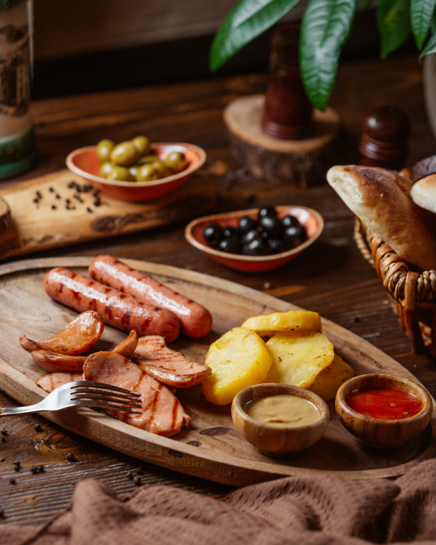 cooked,bratwurst,roasted,grilled,roast,mustard,sausages,fried,appetizer,tasty,potatoes,ketchup,delicious,gourmet,pork,sausage,spices,grill,barbecue,plate,meat,cooking,cook,food