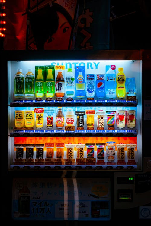 vending machine,building,bottle,refrigerator,drink,soft drink,gas,display device,carbonated soft drinks,machine,pexels