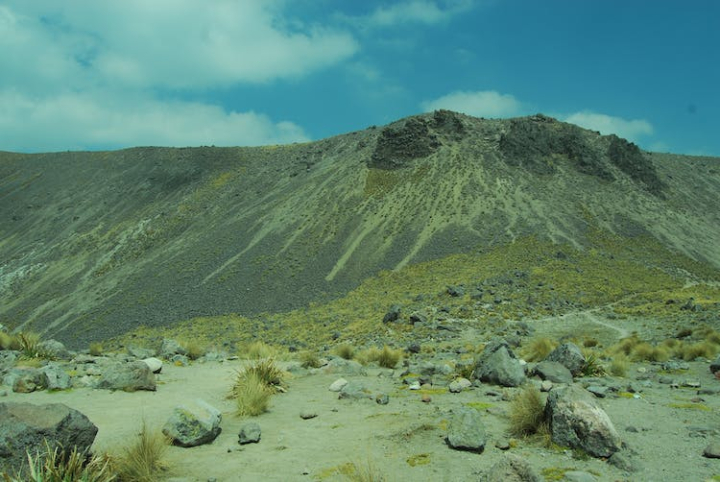 barren,clouds,desert,eroded,landscape,mountain range,mountains,rocks,wallpaper