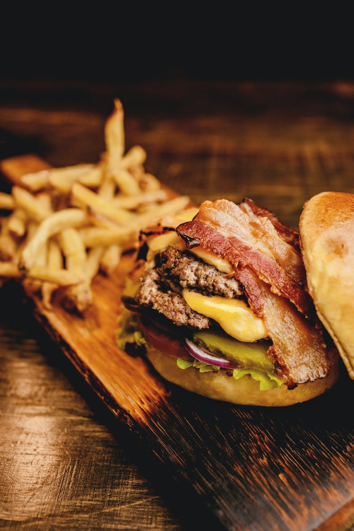 bacon,beef,bread,bun,burger,close-up,delicious,fastfood,focus,food,food photography,french fries,grilled,hamburger,meal,meat,nutrition,sandwich,snack,still life,tasty,wood,wooden,yummy