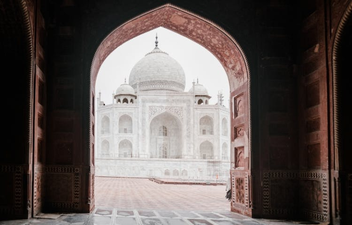 agra,arches,architecture,building,dome,doorway,entrance,exterior,facade,famous,india,landmark,mausoleum,monument,taj mahal