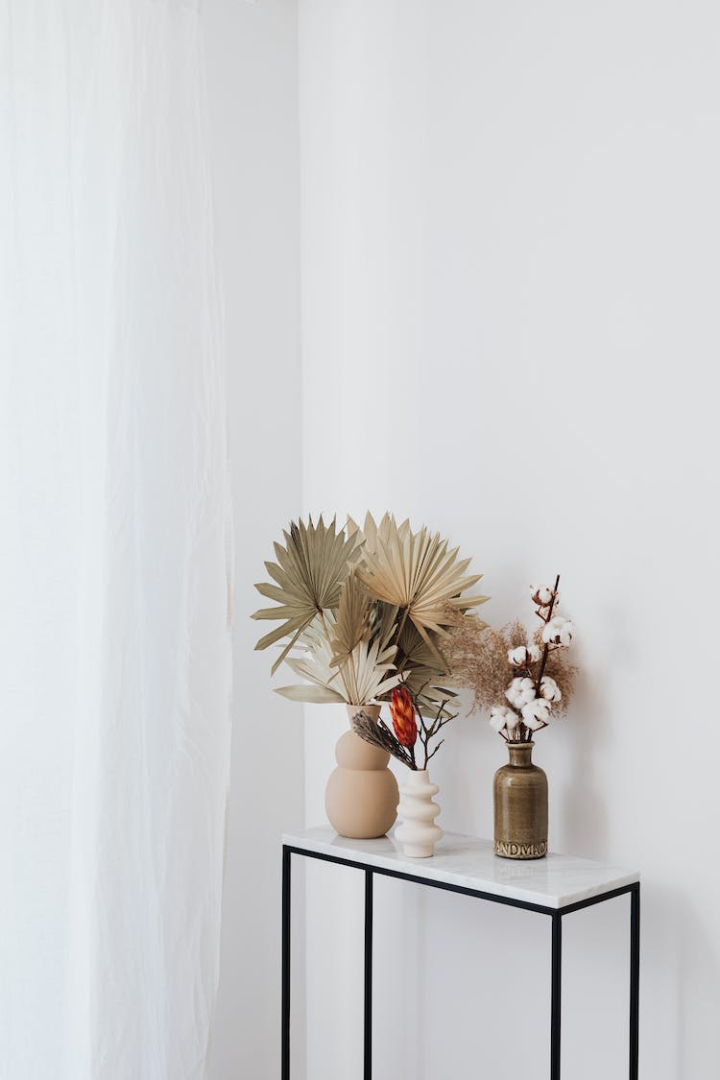 decoration,flowers,home design,still life,table,vases,vertical shot
