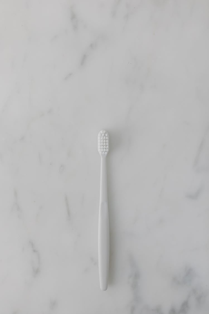 4k wallpaper,android wallpaper,copy space,galaxy wallpaper,illustration,iphone wallpaper,lock screen wallpaper,marble surface,mobile wallpaper,overhead shot,phone wallpaper,samsung wallpaper,still life,toothbrush,top view,vertical shot