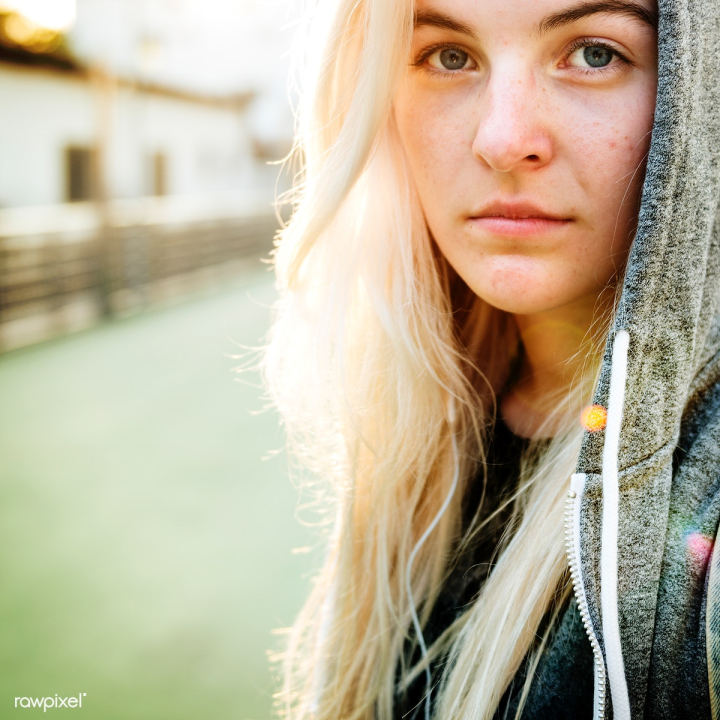 portrait,woman,hoodie,alone,blonde,closeup,odors,sunbeam