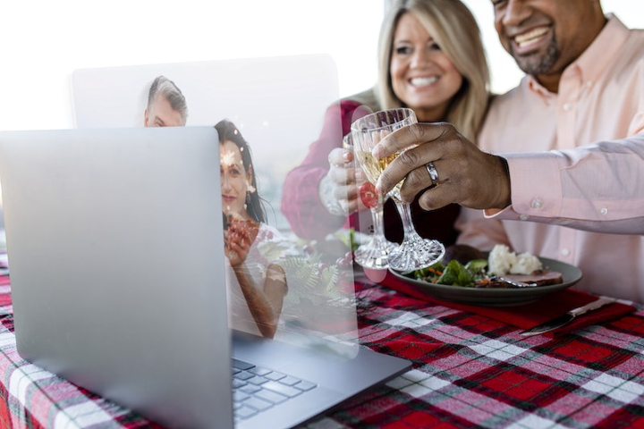 smiling happy couple,family video call,virtual toast,holidays smiling family,virtual dinner party,holiday computer,interracial marriage,happy black couple,laptop home,christmas family,african laptop,family time,rawpixel