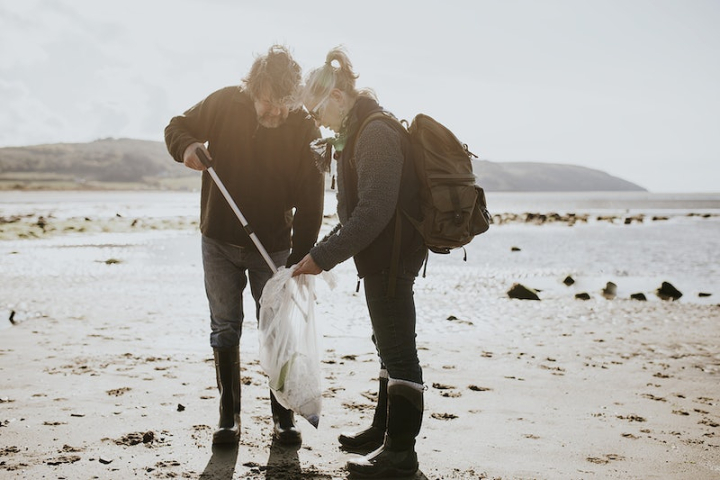 garbage,recycling,cleaning sea,sustainability,nature,people helping,beach cleanup,volunteers,recycle,water pollution,old,helping,rawpixel