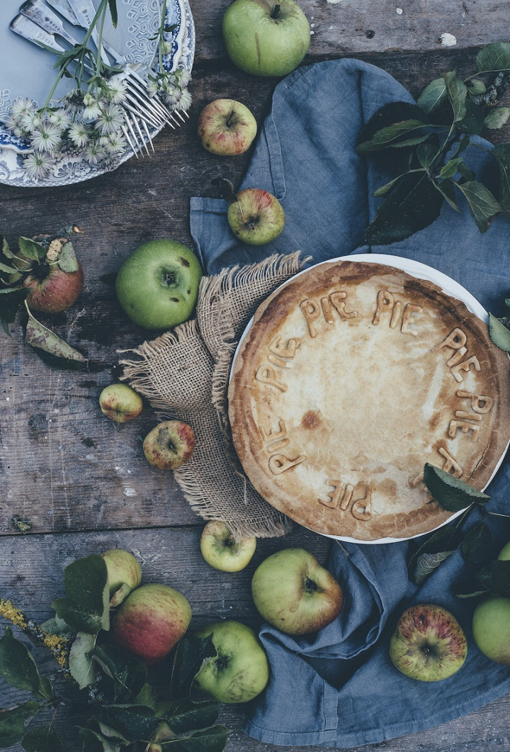 apple pie,pie,apple,food,fruit,fig,bakery pies,blue napkin,bakery background,food & drink photos,table,bakery,rawpixel