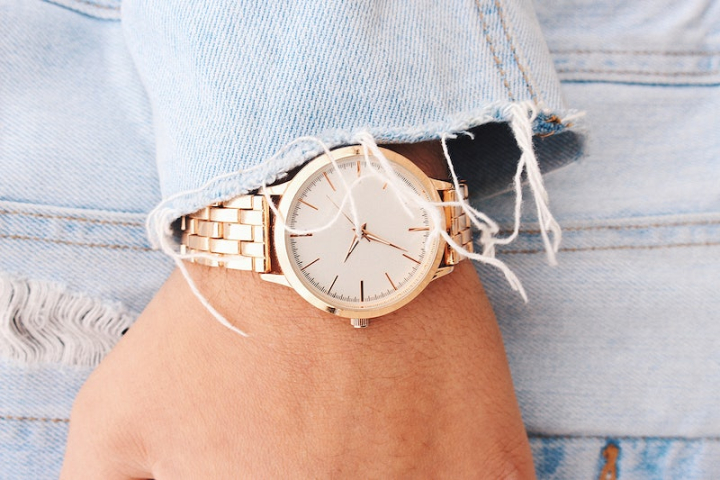 watch,wrist watch,woman watches,fashion,gold watch,wristwatch,women's fashion,fashion watch,woman fashion watch,person photo,rawpixel