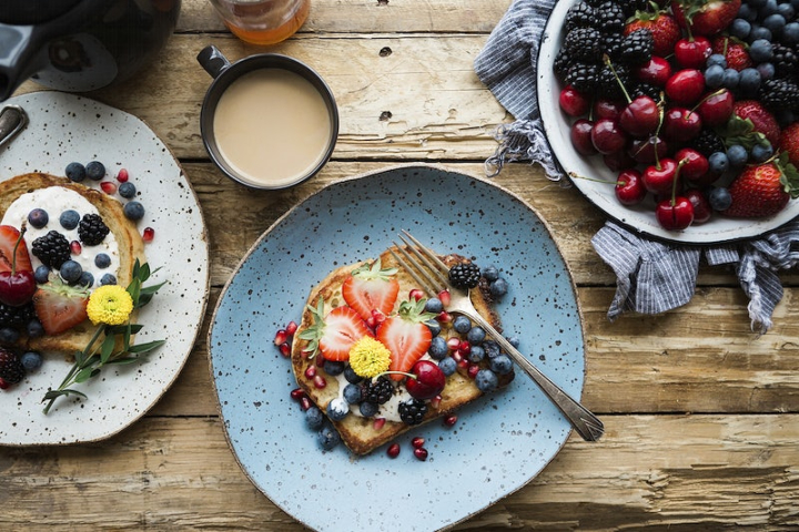 food,coffee,healthy food,brunch,food photography,breakfast,blueberry,french toast,creative commons,food & drink photos,toast,healthy breakfast,rawpixel