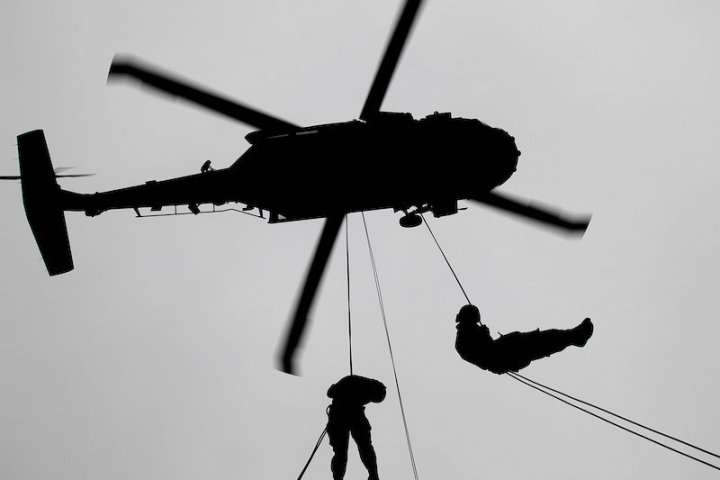 helicopter,army,silhouette,aircraft,helicopter army,helicopter sling,school class,silhouette people,army public domain,public domain soldier,army photos,centcom,rawpixel