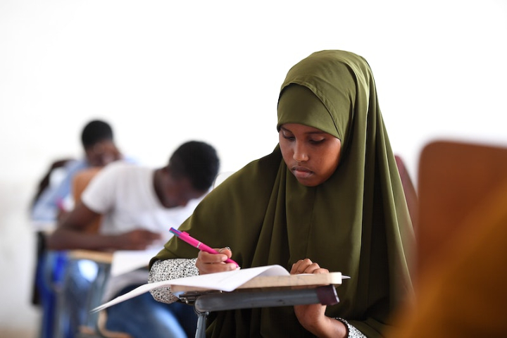 somali,writing,adult learning,somalia,students exam,muslim student,hijab student,head scarfs,secondary school classroom,school teens,muslim,africa,rawpixel