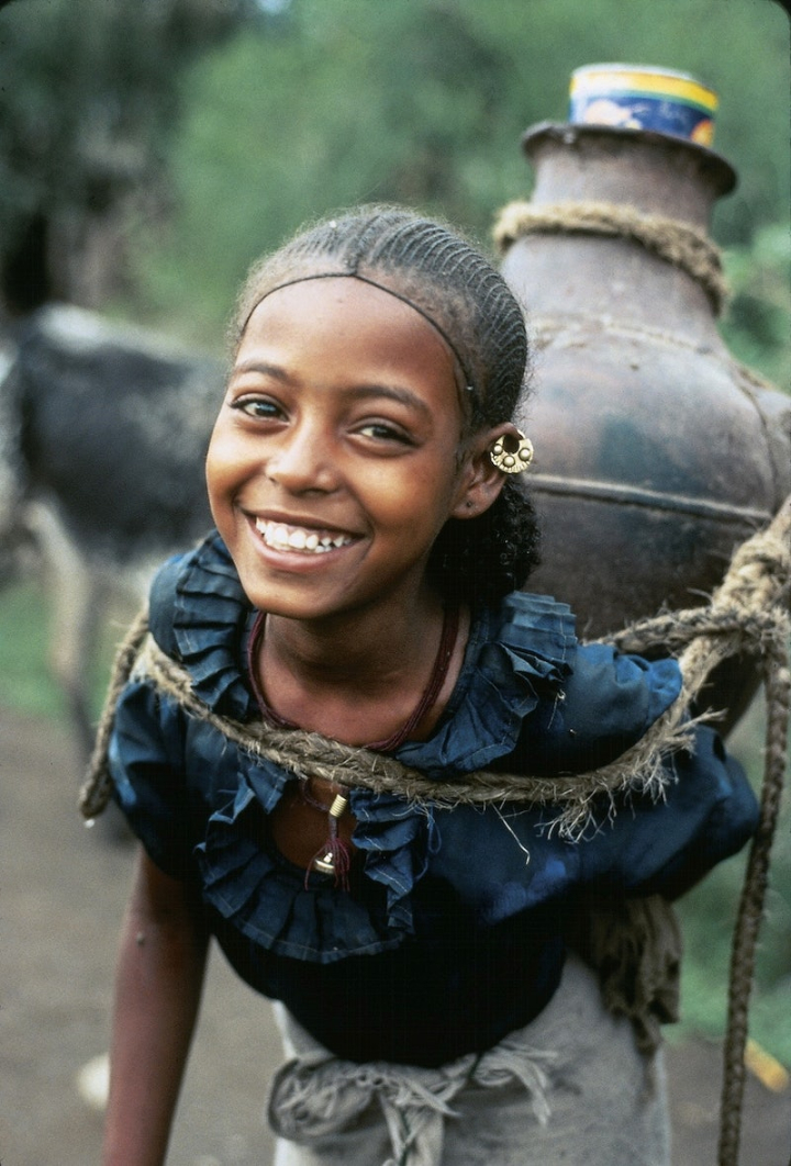 ethiopia,photography,child labour,happy face,black children,photography public domain,black girl,smile,face,smile kid,government,heavy,rawpixel