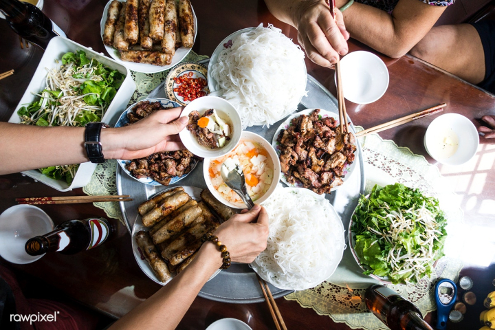 Free Eating Vietnamese Bun Cha Free stock photo 449331 nohat.cc