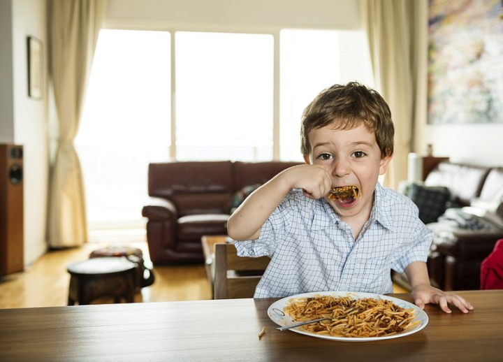 kid eating,eating,pasta,dinner,breakfast,child,hungry,delicious,kid food,child eating,people eating,spaghetti,rawpixel