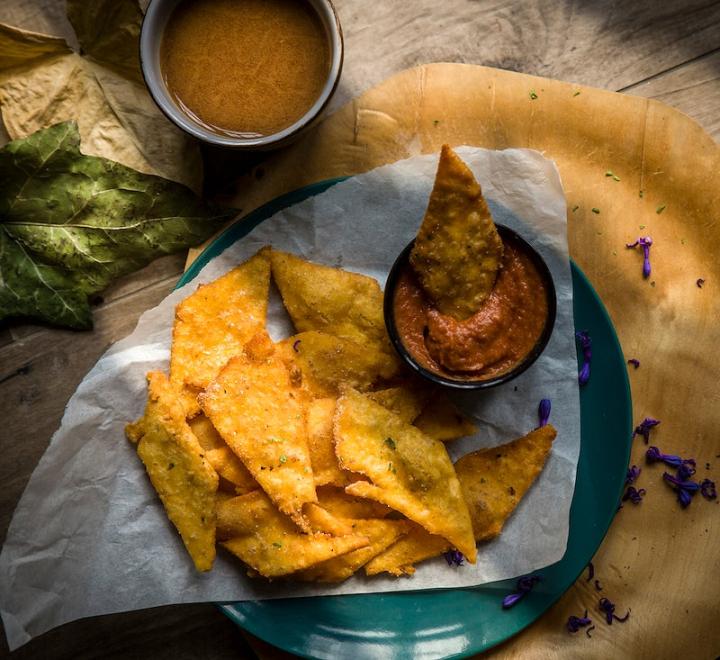 nachos,vegan finger food,platter,kitchen,chips,side dishes recipes,vegan,nutrition,spicy condiments,mexican food,mexican,tortilla chips,rawpixel