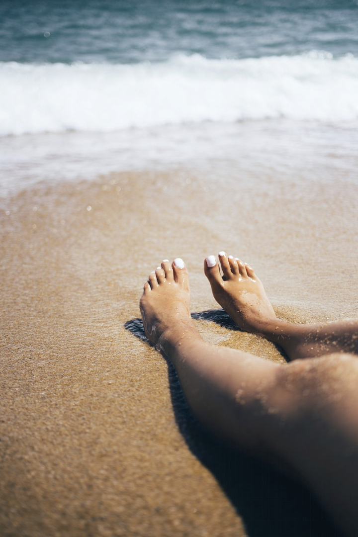 feet,beach,vacation,foot sea,feet on sand,public domain feet,woman relaxing free,sand,relax,woman feet,woman,beach vacation,rawpixel