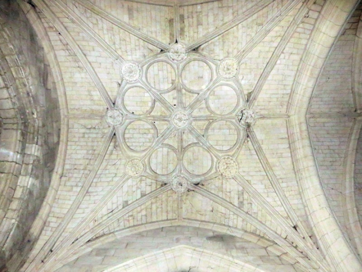religious,stone,france,church,ceiling,france architecture,vault ceiling,stone background,architecture,background,cc0,coucylechteau,rawpixel