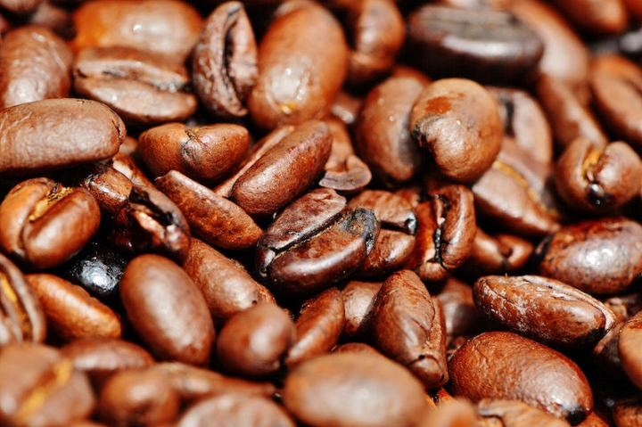 coffee,coffe beans,cc0 coffee,coffee beans,brown,coffee free,roasting coffee beans,drinking coffee,roasted coffee beans,aroma,background,beans,rawpixel