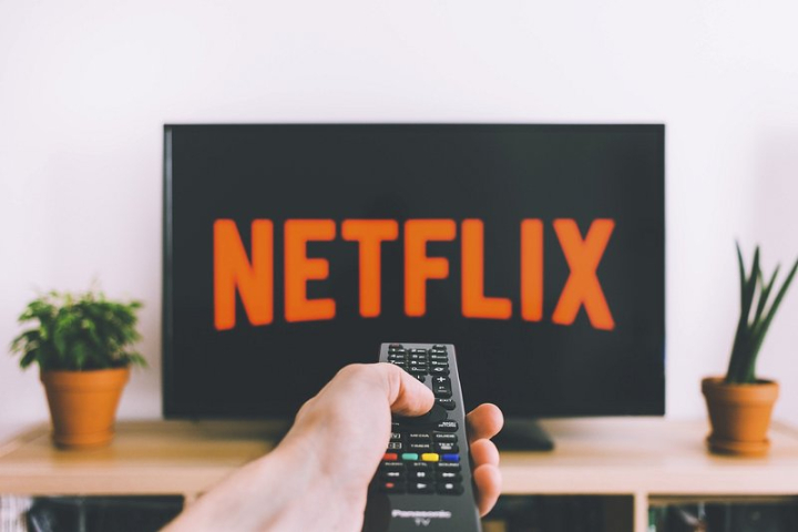 tv,netflix,watch tv,streaming movie,technology,tv screen,streaming,remote control,movie,tv remote control,remote controller,watch movie,rawpixel