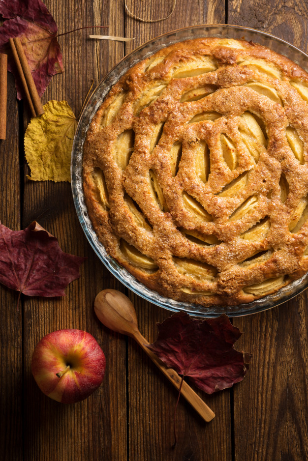apple pie,vertical,delicious,cutlery,pie,spoon,dessert,apple,cake,food