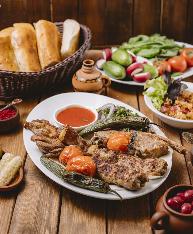 platter,plates,sauce,lamb,kebab,bread,vegetables,chicken